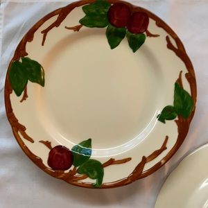 FRANCISCAN 2 LARGE 11.5 R APPLE DESIGN PLATES